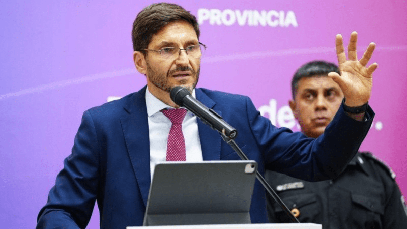 Pullaro calificó de “justo y genuino” el reclamo policial y anunció subas salariales en Santa&nbsp;Fe
