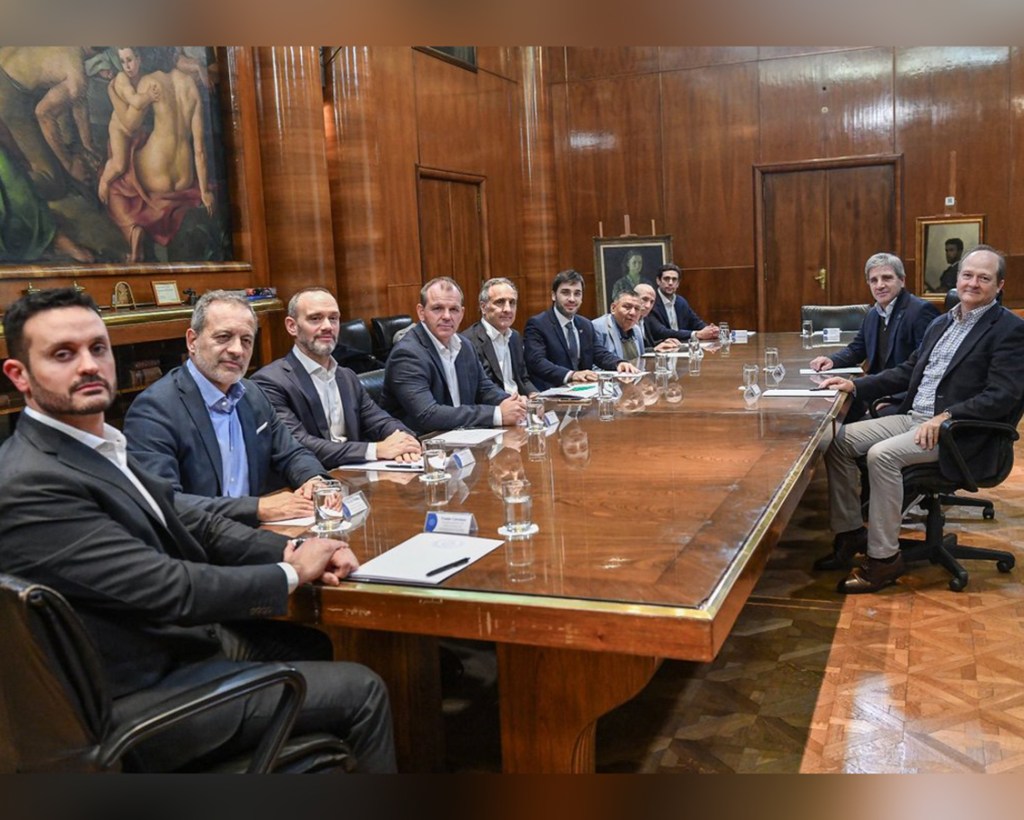 Caputo recibió a autoridades de Chubut y de PAE por una inversión de US$ 680 millones en Cerro&nbsp;Dragón