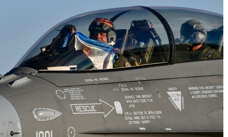 Llegaron seis F-16 a Río Cuarto y ya son 12 los cazas incorporados
