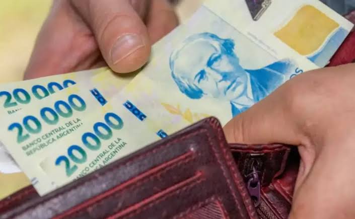 Pasar de un empleo formal a uno informal puede reducir hasta 13,9% el salario real