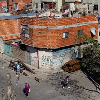 La pobreza en Argentina: cómo el país que era ejemplo en la región terminó en esta situación