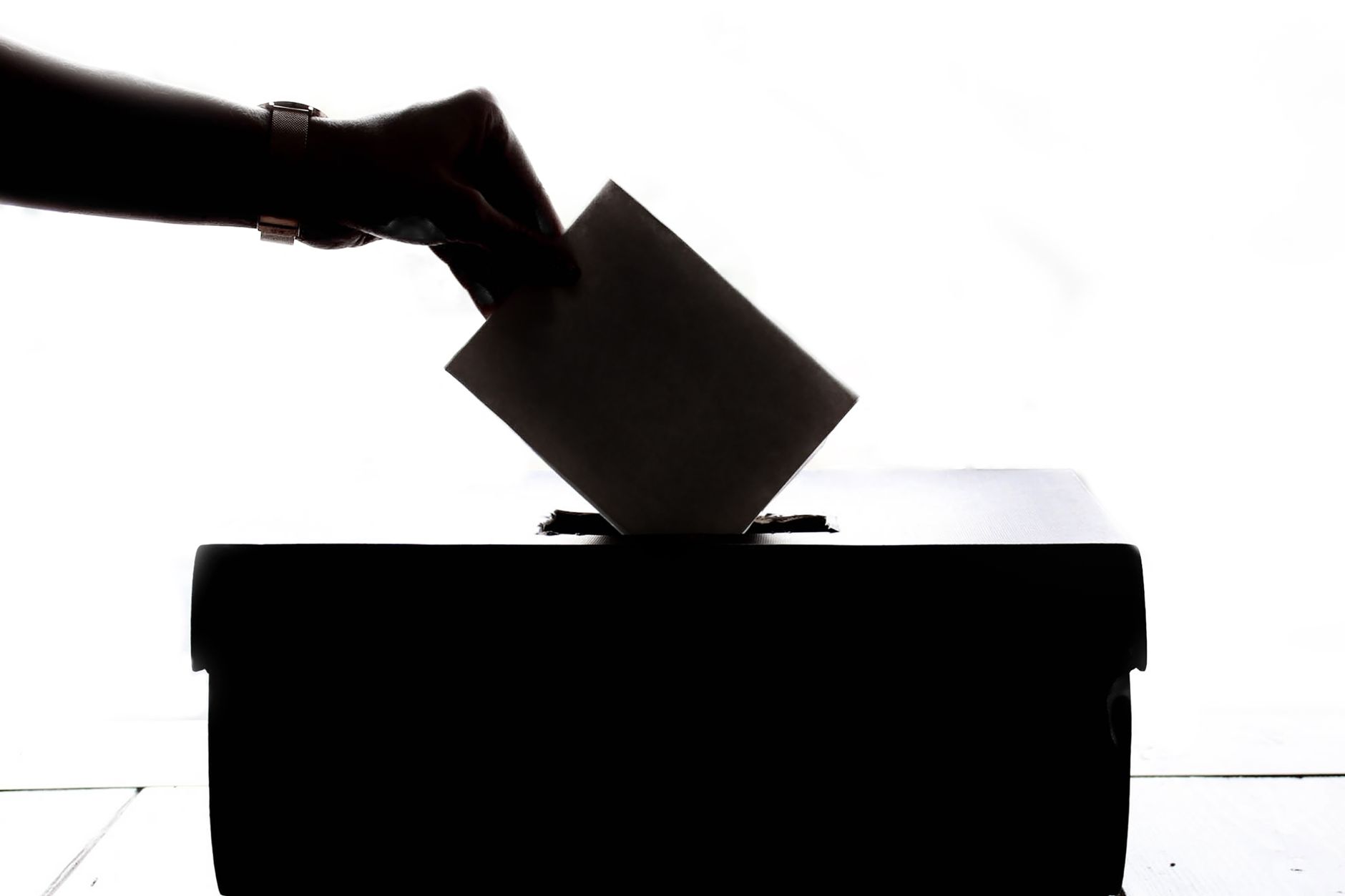 Elecciones en Brasil: el oficialismo se juega todo frente al hijo de Bolsonaro en un voto al filo